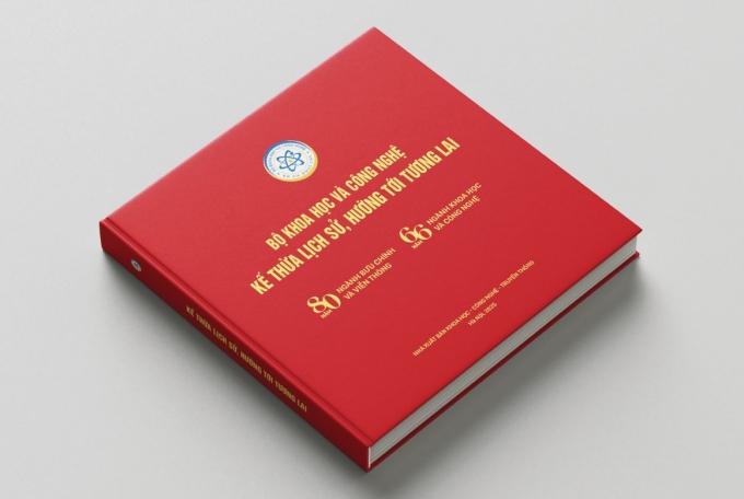 Sách kỷ yếu Bưu chính Viễn thông và Khoa học Công nghệ. Ảnh: MST