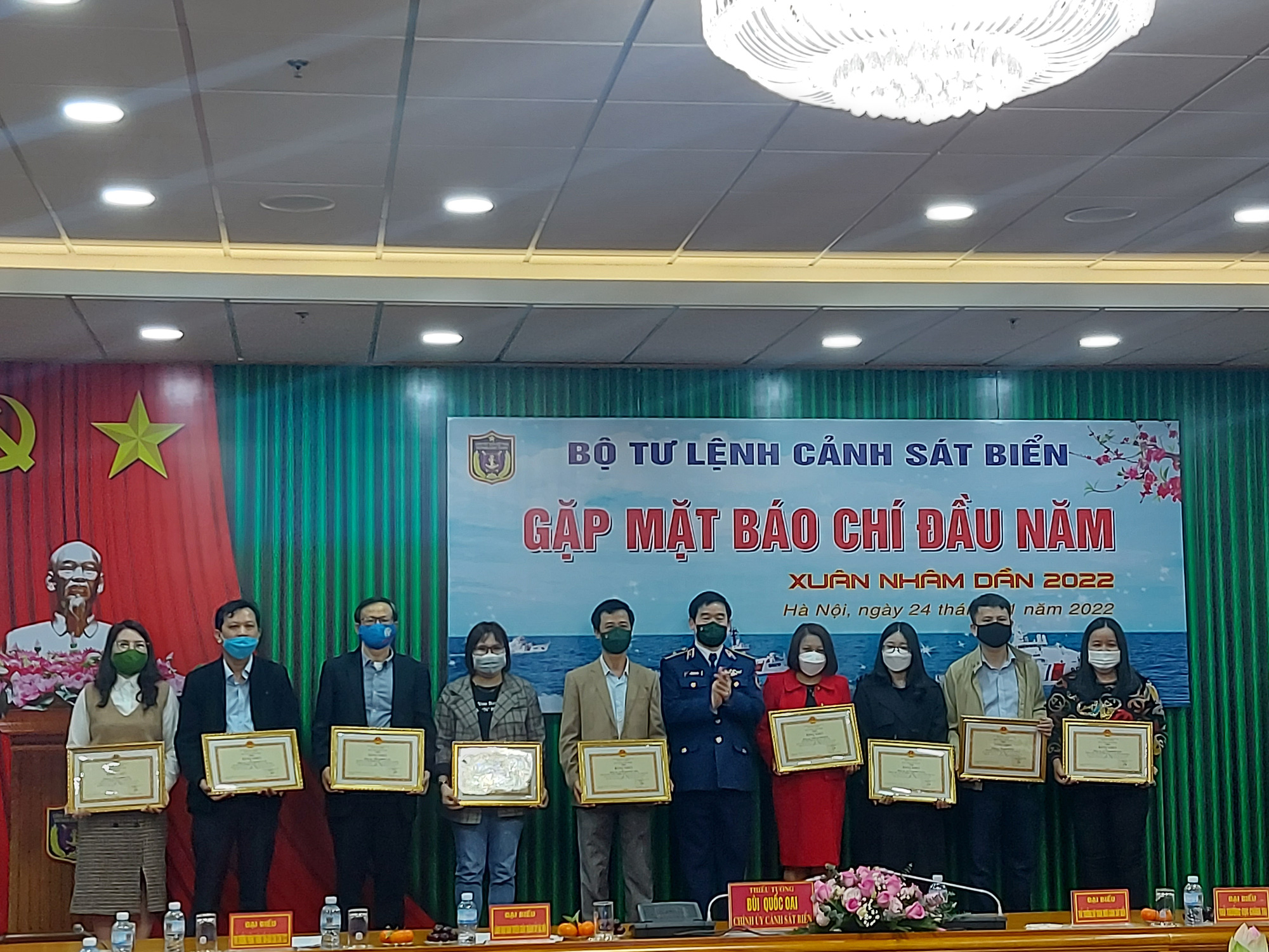 Bộ Tư lệnh Cảnh sát biển gặp mặt các cơ quan báo chí khu vực phía Bắc - Ảnh 1. Bộ Tư lệnh Cảnh sát biển gặp mặt các cơ quan báo chí khu vực phía Bắc - Ảnh 1.