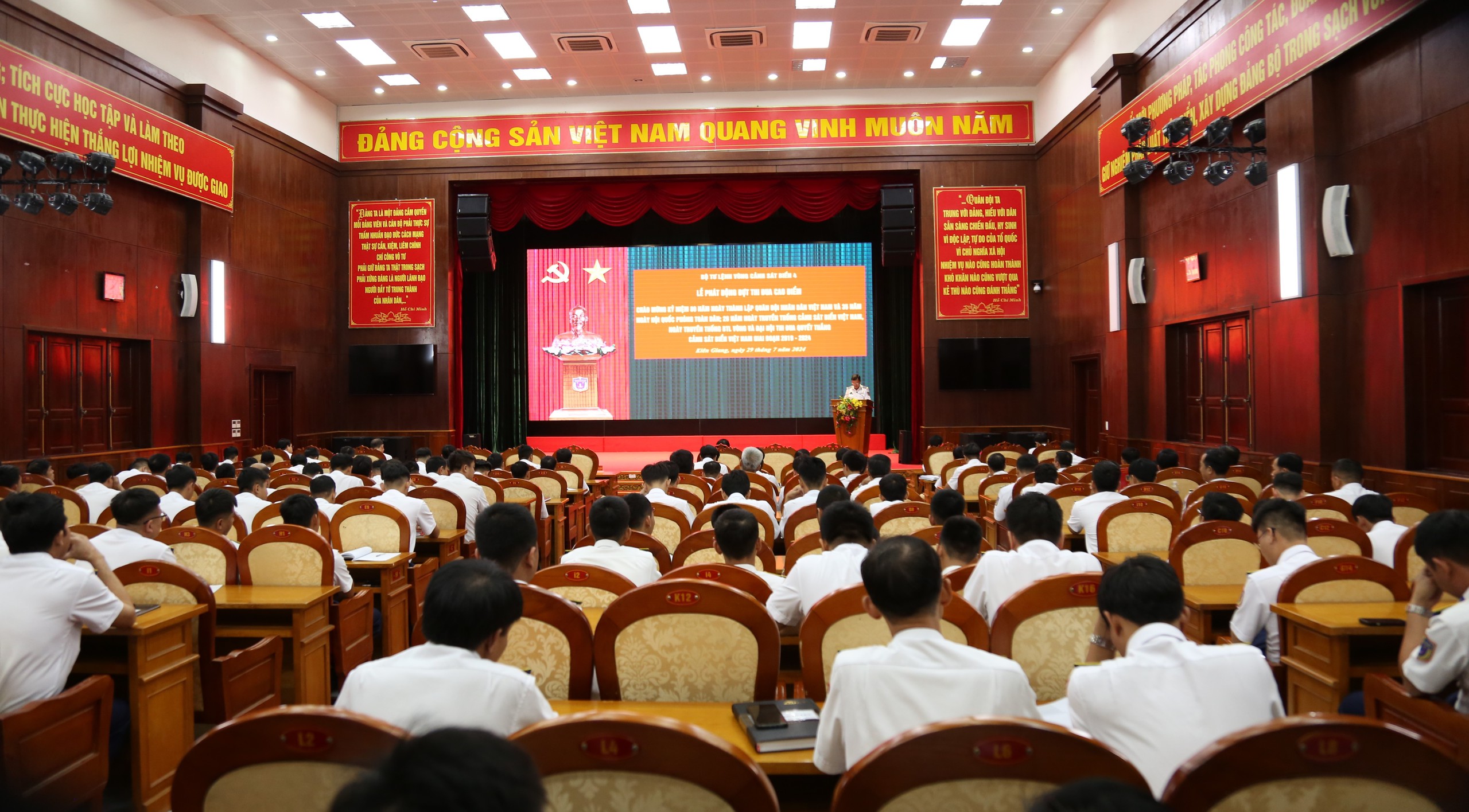 Bộ Tư lệnh Vùng Cảnh sát biển 4 phát động đợt thi đua quan trong- Ảnh 1. Bộ Tư lệnh Vùng Cảnh sát biển 4 phát động đợt thi đua quan trong- Ảnh 1.