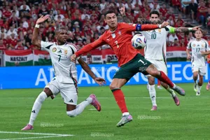 Ronaldo lại ghi bàn cho Bồ Đào Nha, san bằng kỷ lục 