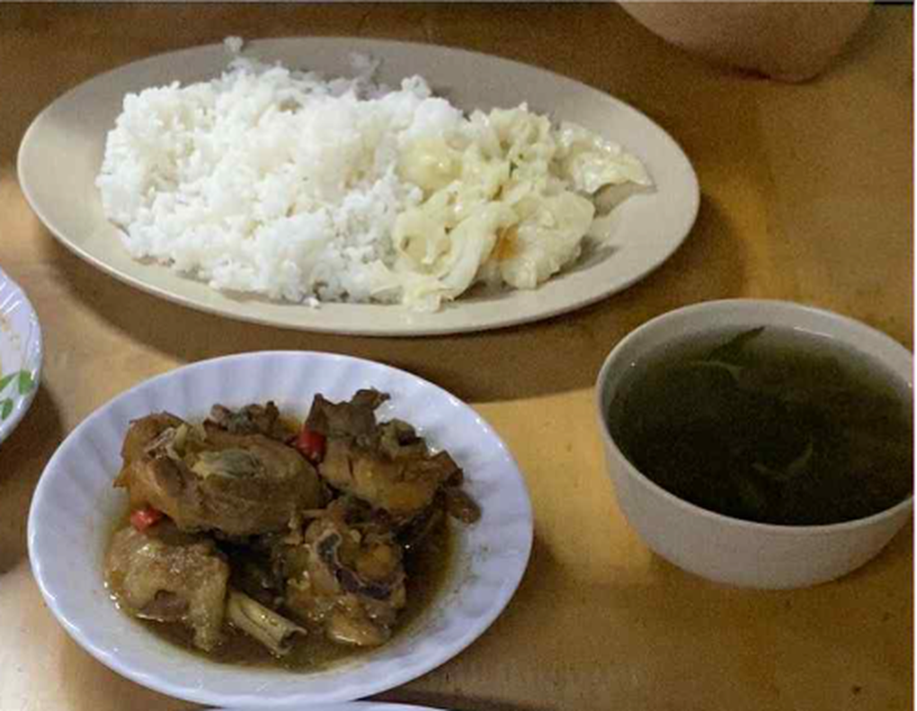 Bữa cơm sinh viên 20.000 đồng và bài toán xoay xở nơi thành phố lớn - 1