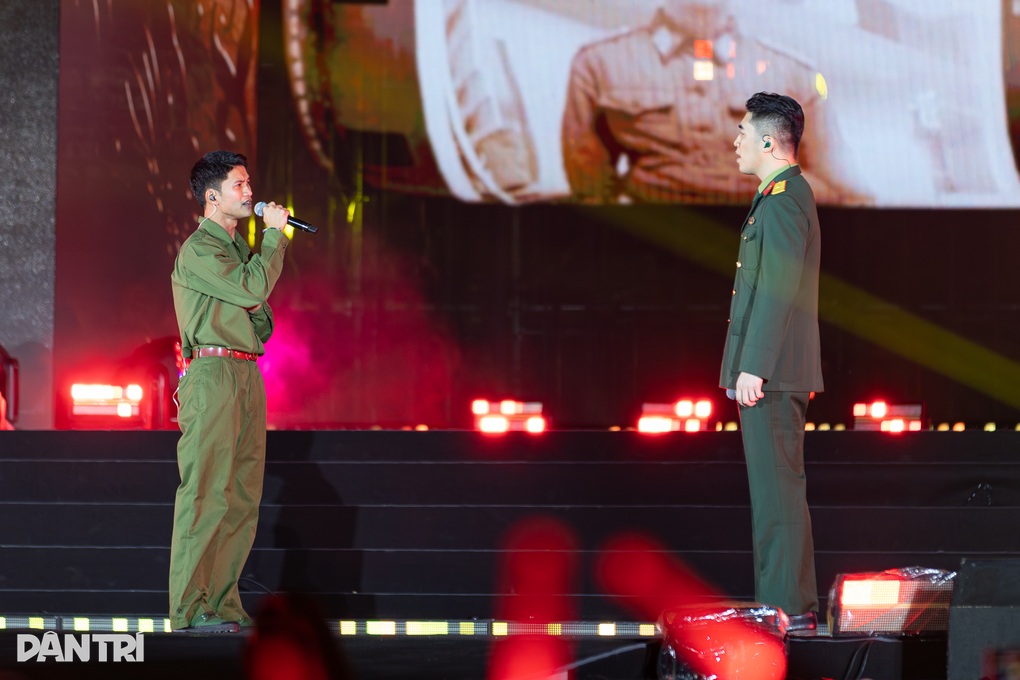 Ca sĩ Vũ gây sốt khi hát “Còn gì đẹp hơn” cùng Nguyễn Hùng - 1