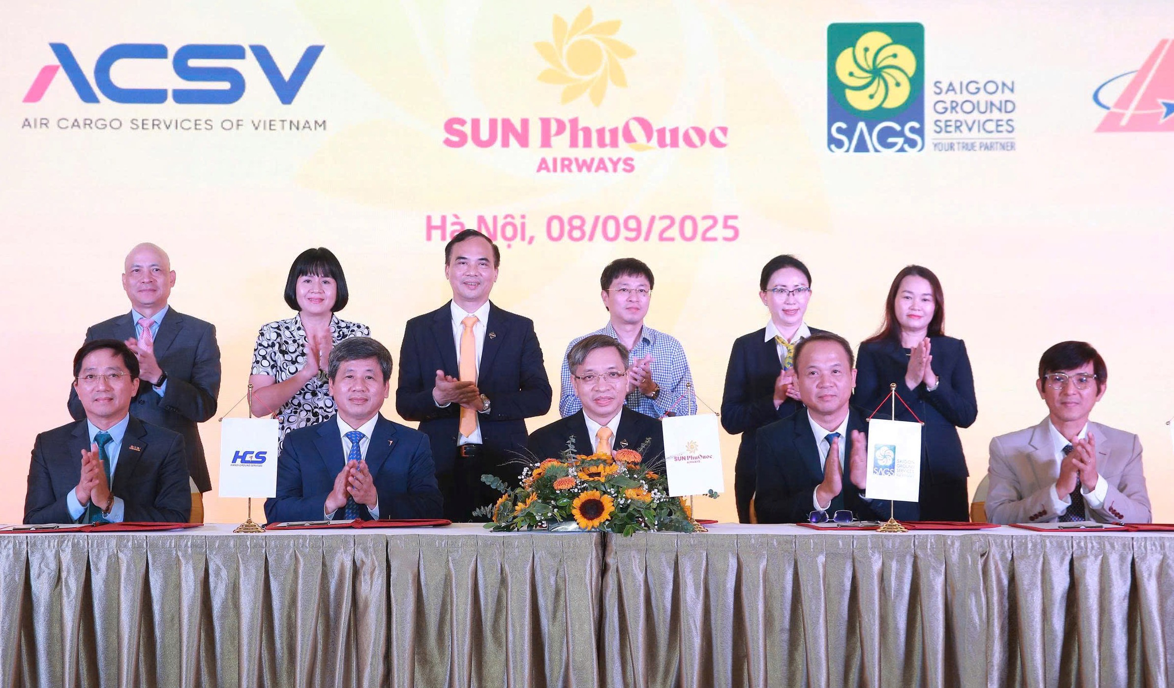 Các công ty thành viên của ACV và Sun PhuQuoc Airways ký kết hợp đồng cung cấp dịch vụ  - Ảnh 1.