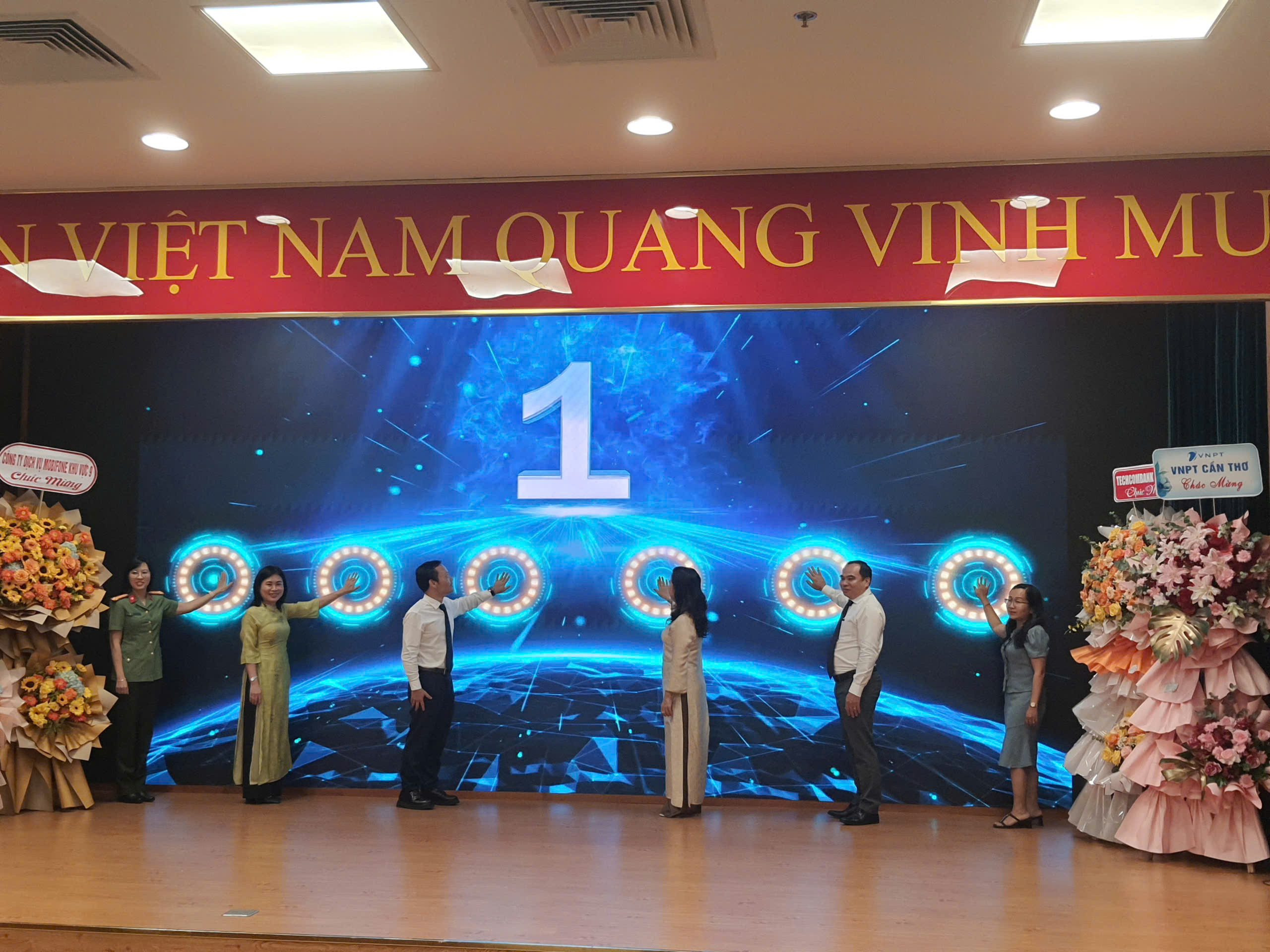 Cần Thơ hoàn thành bệnh án điện tử, yêu cầu bỏ sổ khám bệnh giấy 1 Cần Thơ hoàn thành bệnh án điện tử, yêu cầu bỏ sổ khám bệnh giấy - Ảnh 1.