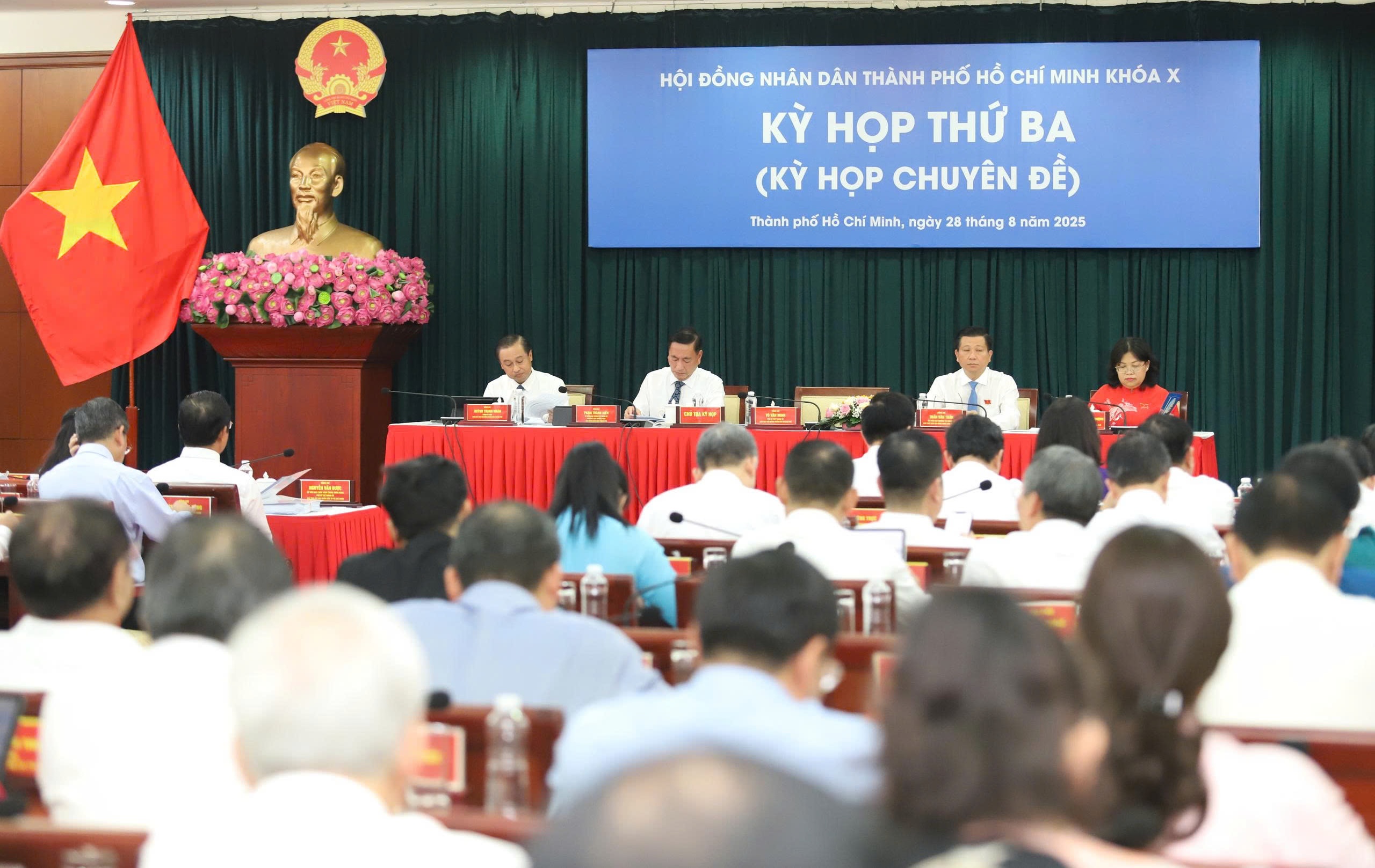 Sáng 29-9, HĐND TP HCM họp xem xét tái lập Sở Quy hoạch và Kiến trúc 1 Sáng mai 29-9, HĐND TP HCM họp xem xét lập lại Sở Quy hoạch và Kiến trúc, cùng nhiều nội dung khác - Ảnh 1.