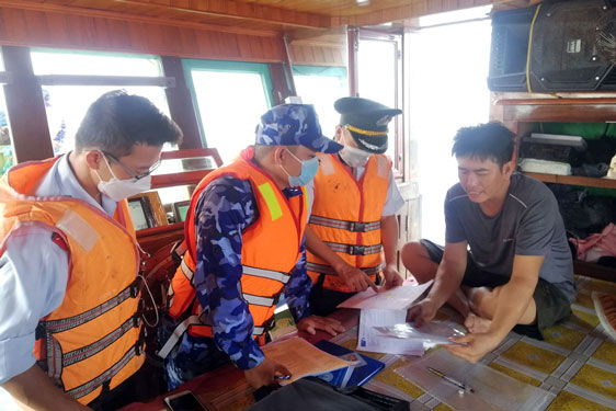 Cảnh sát biển góp sức gỡ thẻ vàng - Ảnh 1. Cảnh sát biển góp sức gỡ thẻ vàng - Ảnh 1.