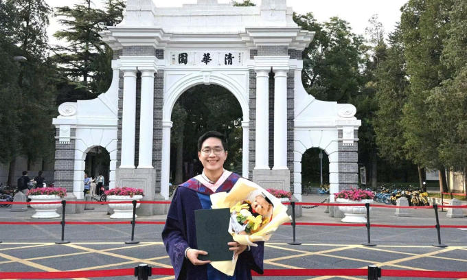 Nguyễn Đăng Đạo trong ngày tốt nghiệp Đại học Thanh Hoa. Ảnh: Nhân vật cung cấp