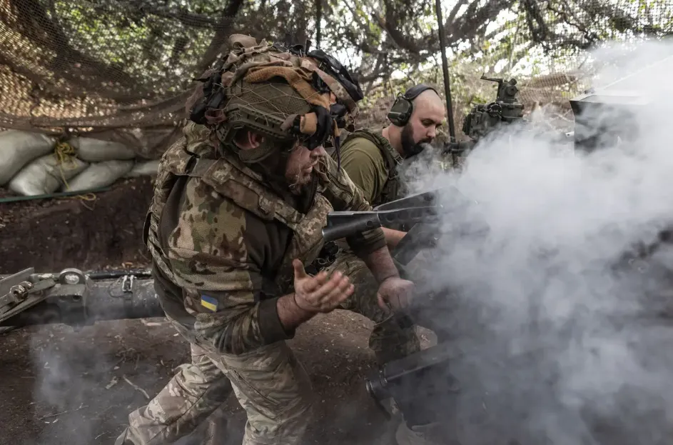 Lính Ukraine tác chiến ở TP Pokrovsk (tỉnh Donetsk) hôm 9-9. Ảnh: ANADOLU Chiến sự Nga-Ukraine 13-9: UAV Ukraine phá cảng dầu 'khủng' của Nga; Nga nêu thiệt hại Ukraine trong 1 tuần