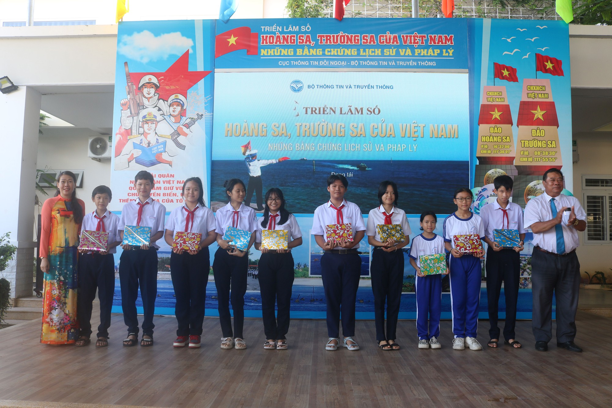 Cuộc thi viết về chủ quyền quốc gia lần 4: Cho học sinh thêm yêu biển đảo quê hương - Ảnh 1. Cuộc thi viết về chủ quyền quốc gia lần 4: Cho học sinh thêm yêu biển đảo quê hương - Ảnh 1.