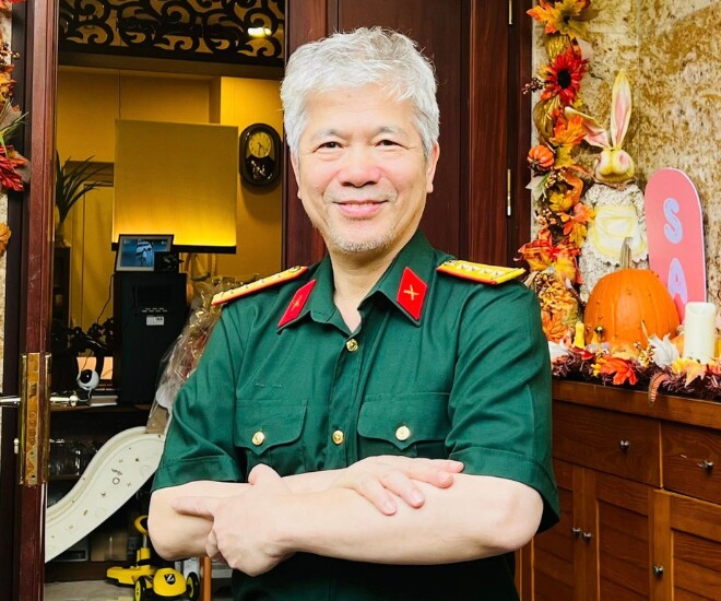 Bác sĩ Tiến Hùng - ông xã Thanh Lam hiếm hoi diện quân phục.