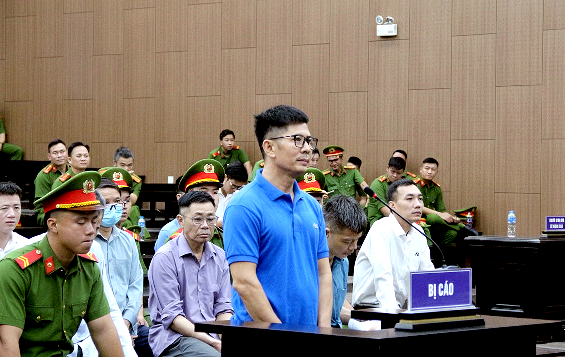 Chủ tịch Tập đoàn Thuận An khai về mối quan hệ với 'lãnh đạo cấp cao' 1 Chủ tịch Tập đoàn Thuận An khai về mối quan hệ với 'lãnh đạo cấp cao' - Ảnh 1.