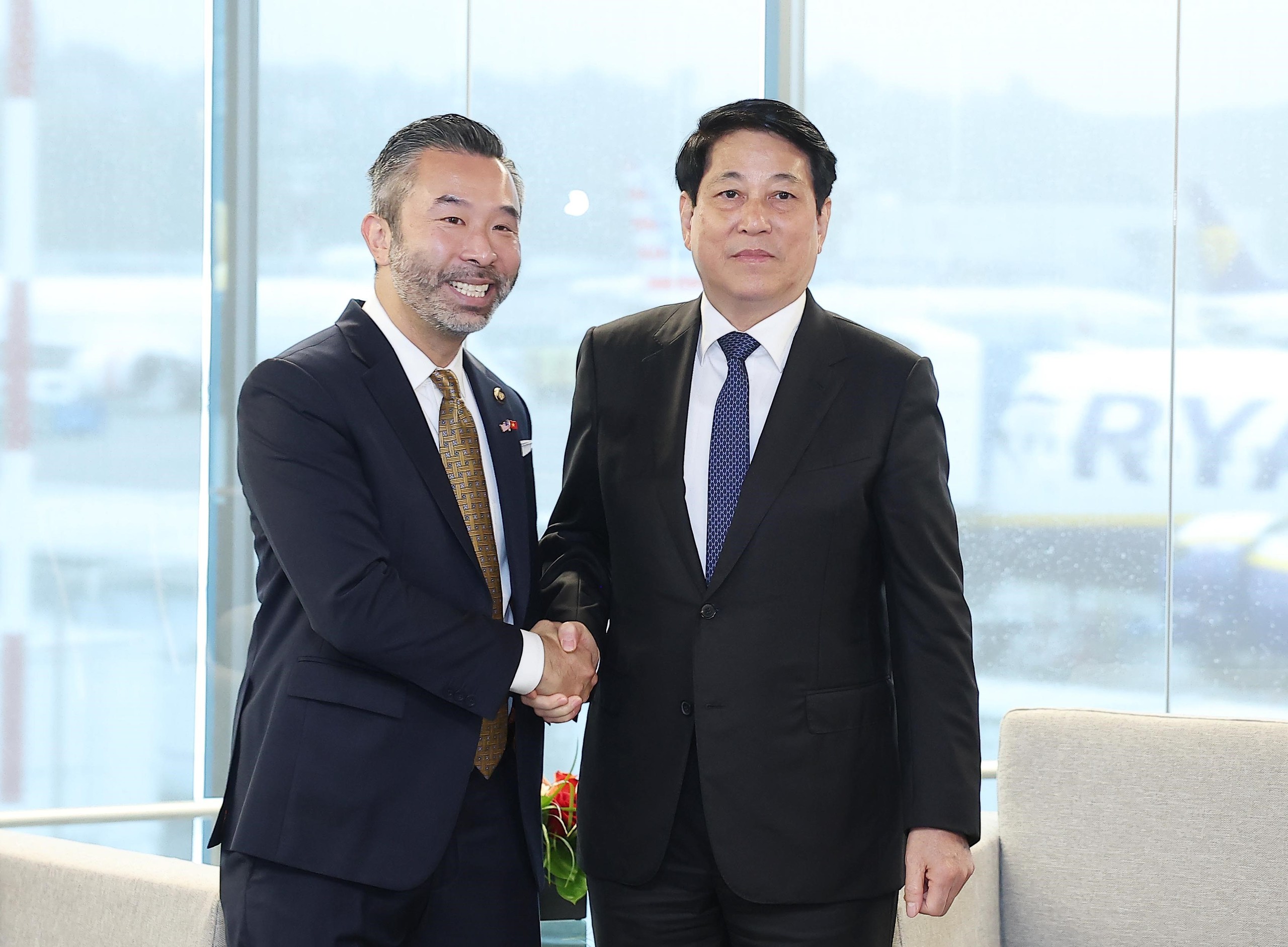 Chủ tịch nước Lương Cường đề nghị Costco đầu tư tại Việt Nam 2 Chủ tịch nước Lương Cường dự lễ bàn giao tàu bay Boeing đầu tiên cho Vietjet - Ảnh 3.