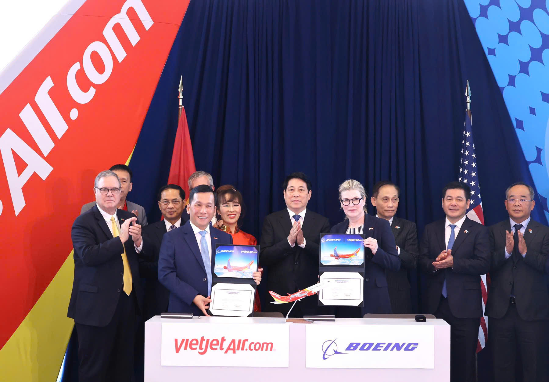 Chủ tịch nước chứng kiến Vietjet nhận bàn giao máy bay Boeing đầu tiên trong đơn hàng 200 chiếc- Ảnh 1. Chủ tịch nước chứng kiến Vietjet nhận bàn giao máy bay Boeing đầu tiên trong đơn hàng 200 chiếc- Ảnh 1.