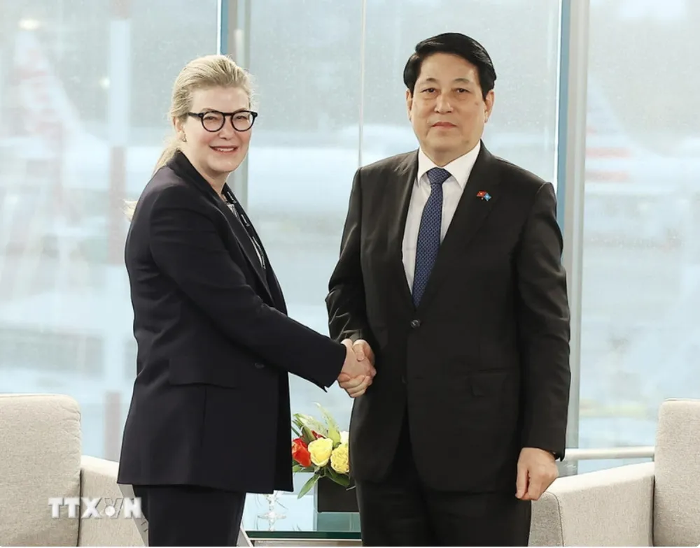 Chủ tịch nước Lương Cường tiếp bà Stephanie Pope, Chủ tịch kiêm Giám đốc điều hành của Boeing Commercial Airplanes (BCA). Ảnh: Lâm Khánh/TTXVN Chủ tịch nước gặp gỡ hàng loạt doanh nghiệp hàng đầu của Hoa Kỳ