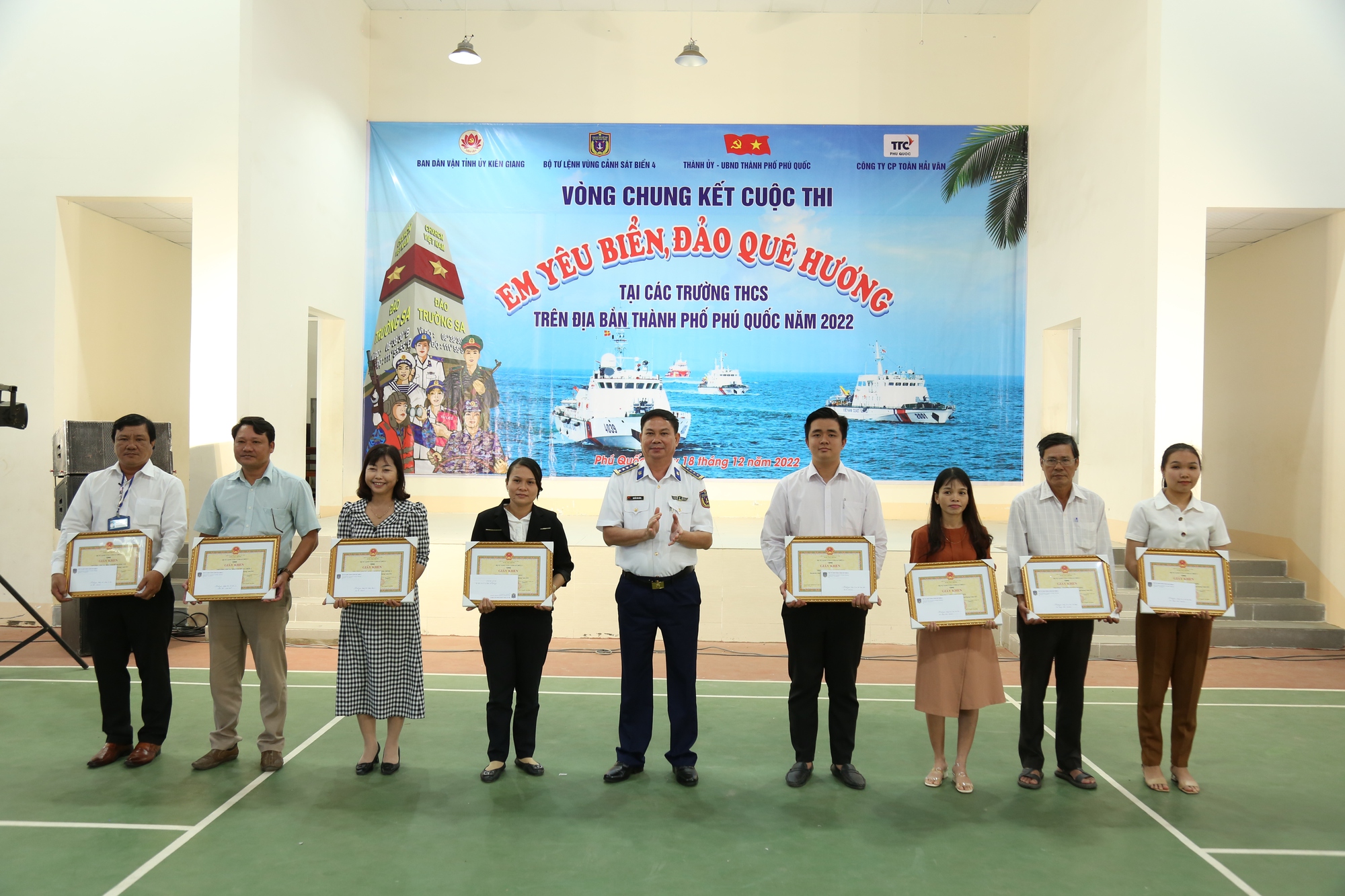 Chung kết cuộc thi “Em yêu biển, đảo quê hương” tại Phú Quốc - Ảnh 2. Chung kết cuộc thi “Em yêu biển, đảo quê hương” tại Phú Quốc - Ảnh 2.