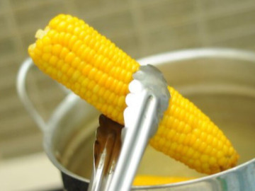 Cách luộc trứng lòng đào dẻo thơm, béo ngậy dễ làm ai cũng thực hiện được chỉ với tuyệt chiêu này 6 Luộc ngô chỉ cho mỗi nước thật thiếu sót, thêm 2 thứ nữa ngô mềm dẻo, ngon ngọt, thơm hơn ngoài hàng