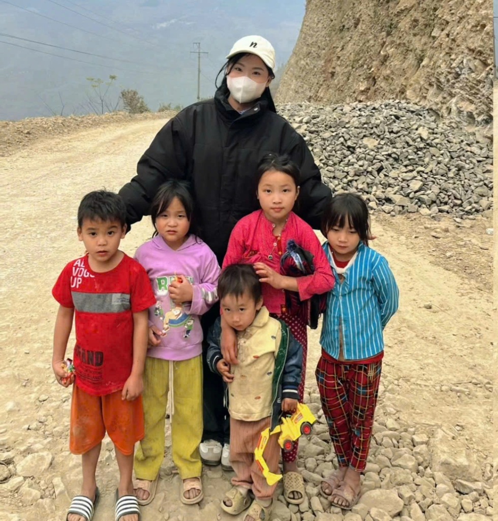 Cô giáo 23 tuổi bỏ phố lên bản, mang con chữ đến học trò vùng cao - 1