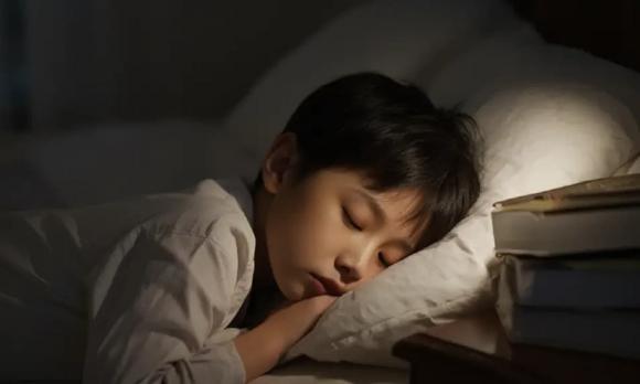 trẻ ngủ sớm 2 trẻ ngủ sớm, trẻ ngủ muộn, sức khỏe, sức khỏe trẻ,