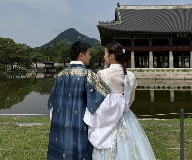 Doanh nhân Đỗ Vinh Quang khoe ảnh lãng mạn cùng vợ ở Hàn Quốc.