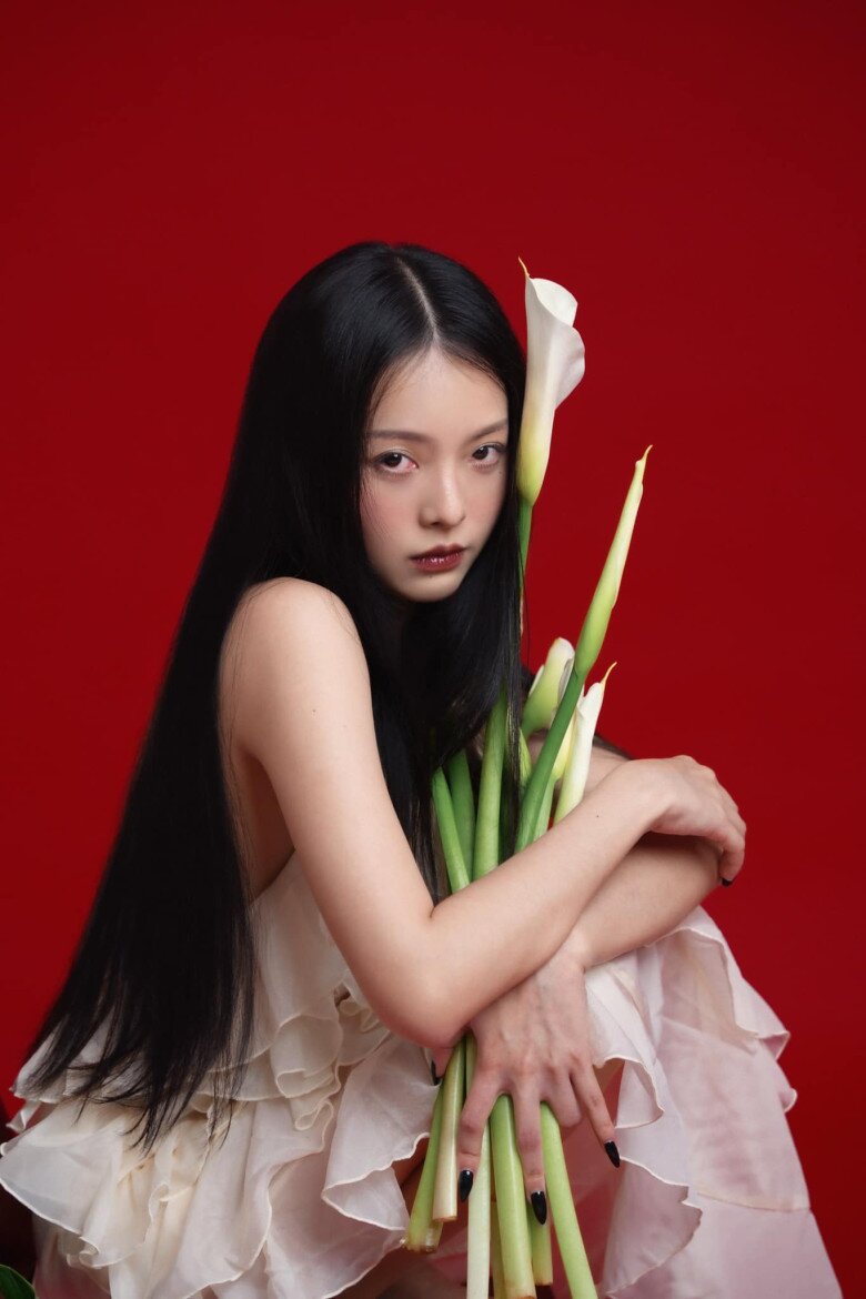 Con gái diễn viên Mai Phương có vẻ đẹp điện ảnh chuẩn “con nhà nòi” từ thời học sinh, nay quyến rũ bất ngờ, trẻ xinh như gái 18 1 Yu Dương - nữ diễn viên thường xuyên đóng các phim kinh dị được khen ngợi là ma nữ xinh đẹp nhất nhì màn ảnh.