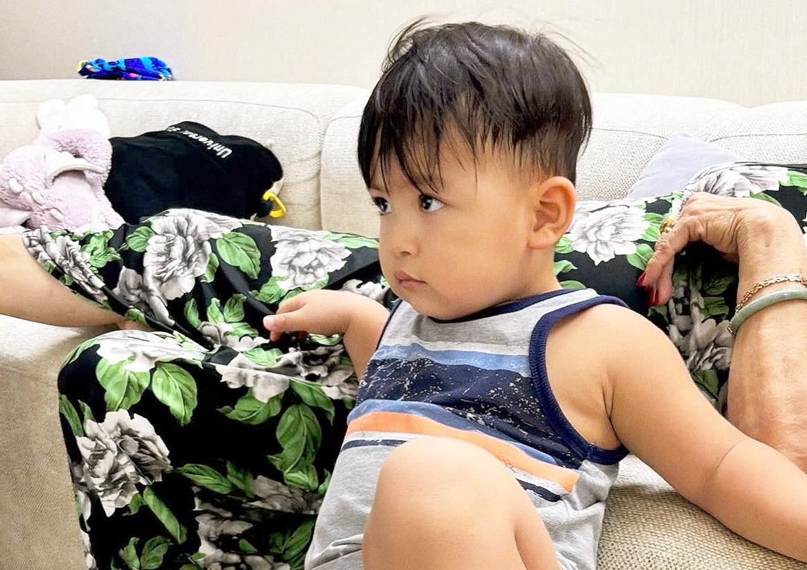 Con trai Cao Thái Sơn kháu khỉnh điển trai y chang bố, lớn lên khỏe mạnh dù kết quả siêu âm từng không ổn - Ảnh 1.