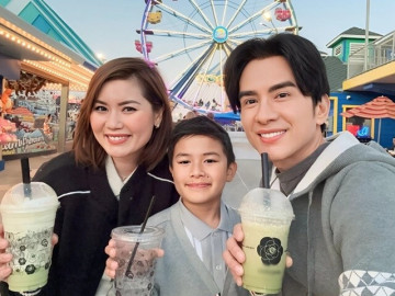 Con trai của Đan Trường "từ chối" nhà cao cửa rộng ở Mỹ, là thiếu gia "ngậm thìa vàng" nhưng vẫn rửa bát hàng ngày 10 Đan Trường sang Mỹ nghỉ hè cùng con trai và vợ cũ, doanh nhân Thủy Thiên sẽ về Việt Nam vì ngày đặc biệt của người cũ