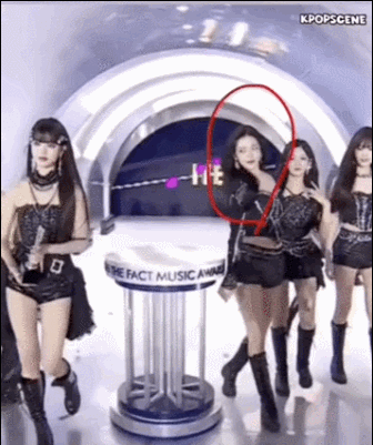 “Công chúa Kpop” bị tố tâm cơ, lúc nào cũng lăm le giật spotlight của đồng nghiệp- Ảnh 2.