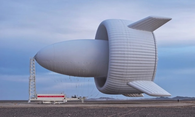 Hệ thống sản xuất điện gió S1500 lớn ngang một sân bóng rổ và cao tương đương tòa nhà 13 tầng. Ảnh: Peoples Daily