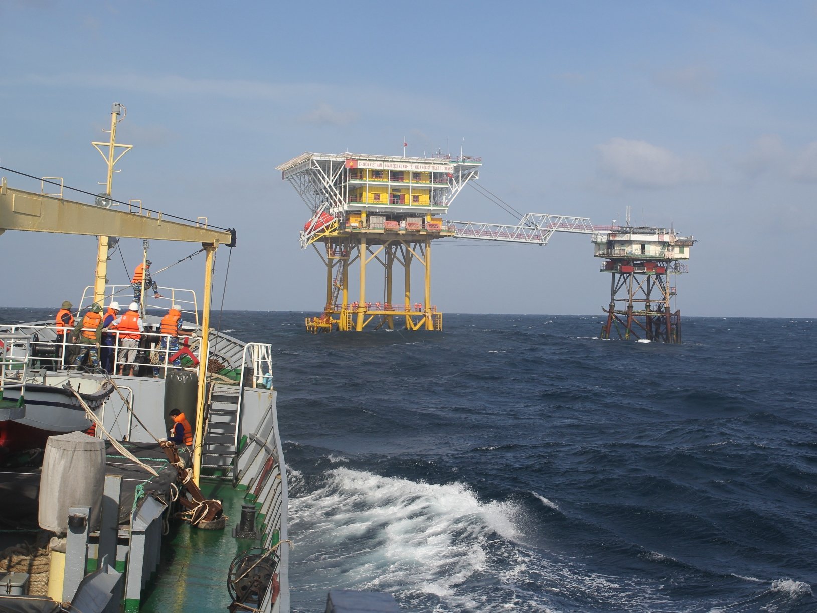 Cuộc thi viết về chủ quyền: Ký ức nhà giàn - Ảnh 1. Cuộc thi viết về chủ quyền: Ký ức nhà giàn - Ảnh 1.