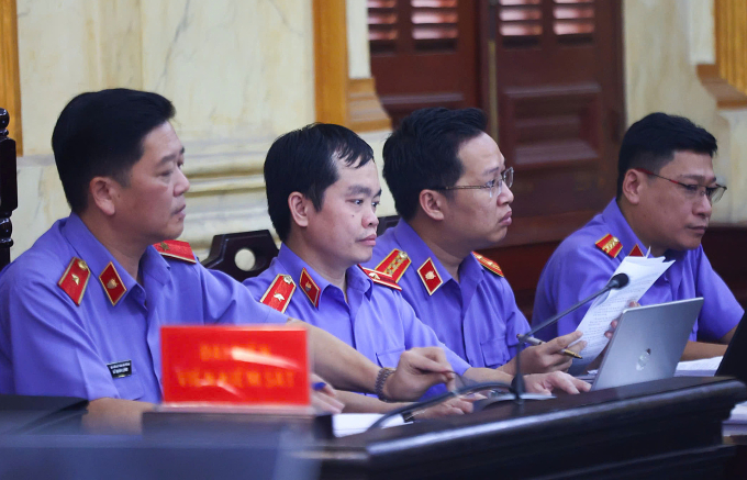 Đại diện VKS giữ quyền công tố tại tòa. Ảnh: Quỳnh Trần