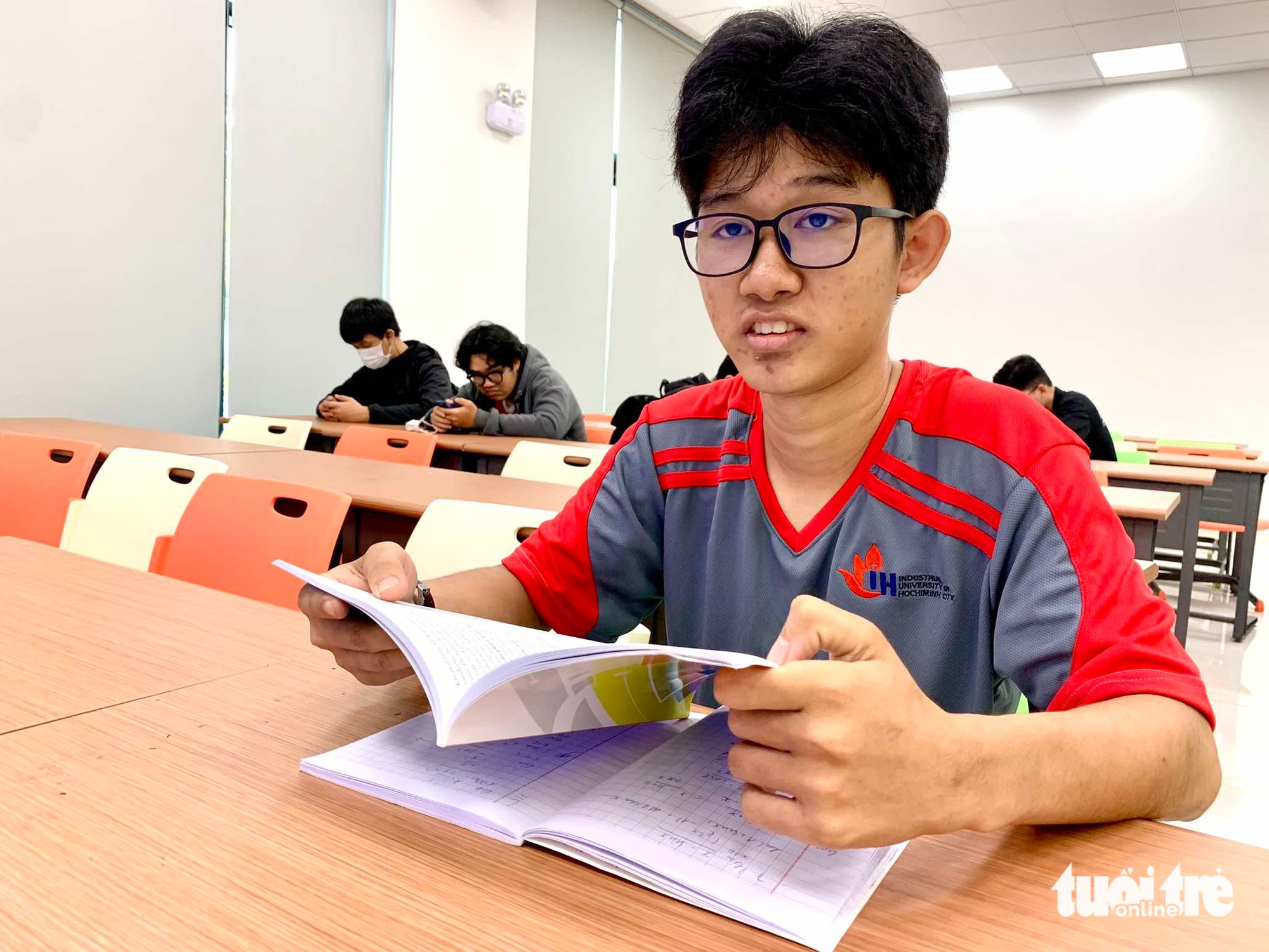 Đại học Công nghiệp TP.HCM miễn học phí và ký túc xá cho cháu mồ côi của ‘bà ngoại vĩ đại’ 1 Đại học Công nghiệp TP.HCM miễn học phí và ký túc xá cho cháu mồ côi của ‘bà ngoại vĩ đại’ - Ảnh 1.