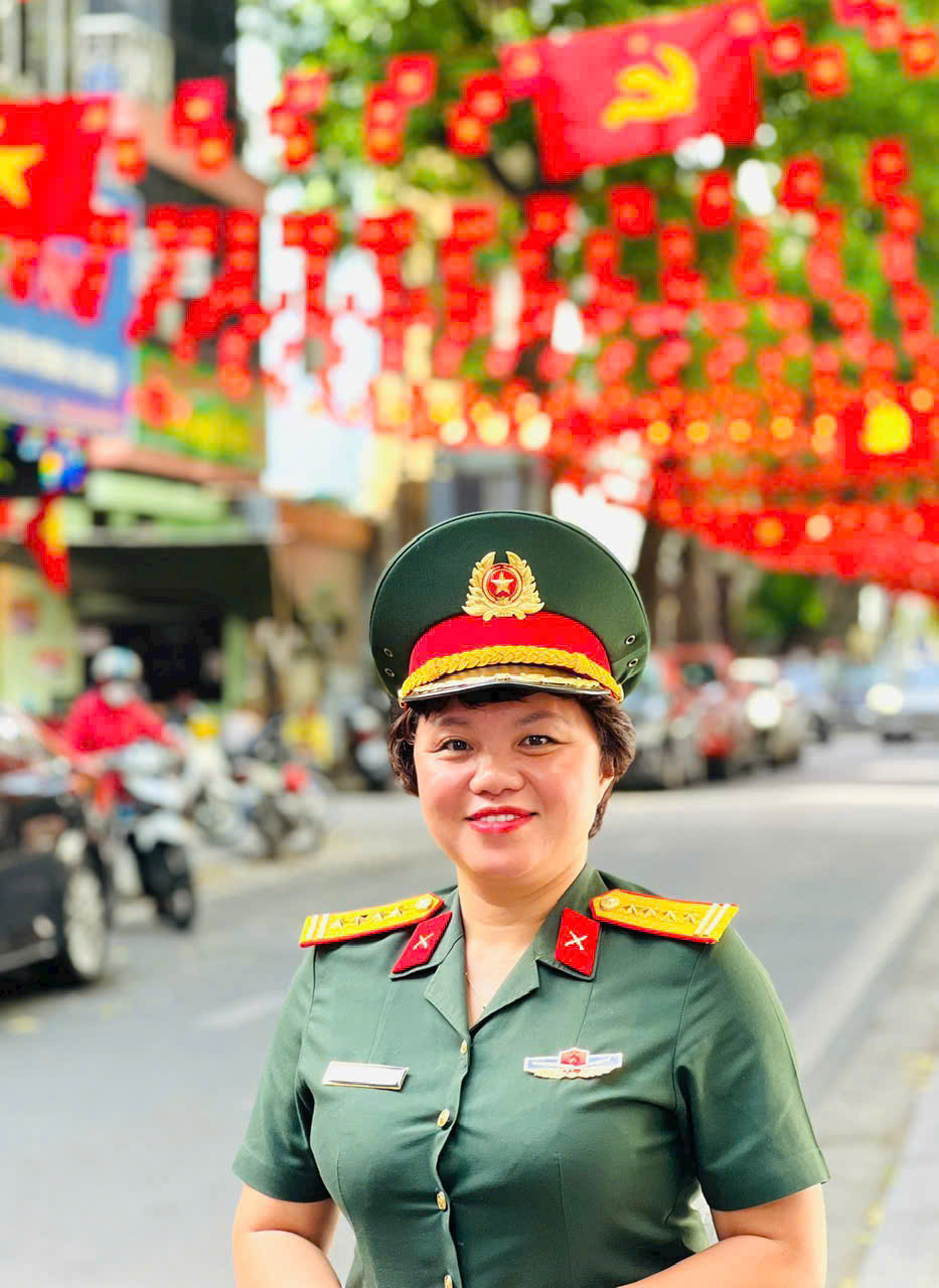 Đại tá Kiều Thanh Thúy trả lời câu hỏi doanh thu 700 tỷ của 'Mưa đỏ' về đâu? 1 Đại tá Kiều Thanh Thúy - Giám đốc sản xuất Mưa đỏ.