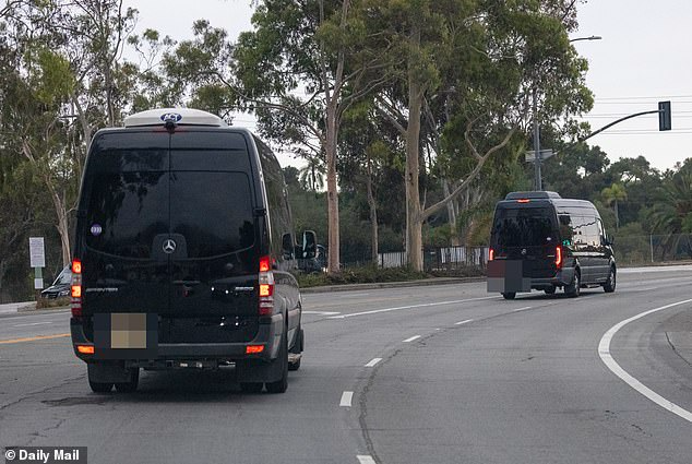 Đám cưới Selena Gomez khai hội: Dàn xe siêu sang xuất hiện, rò rỉ hình ảnh những vị khách hạng A đầu tiên! - Ảnh 5.