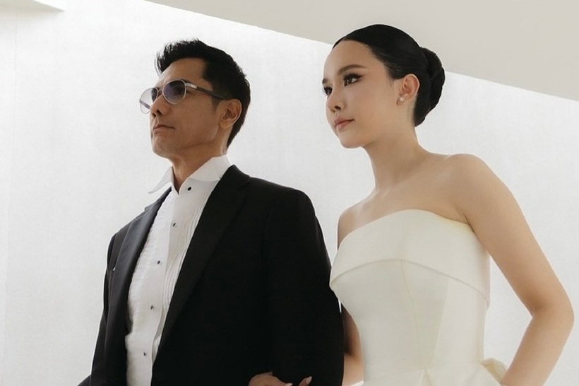 Dắt con gái vào lễ đường, "tổng tài" U60 khiến con rể "lu mờ" ngay tại hôn lễ vì quá phong độ - Ảnh 1. Dắt con gái vào lễ đường, "tổng tài" U60 khiến con rể "lu mờ" ngay tại hôn lễ vì quá phong độ - Ảnh 1.