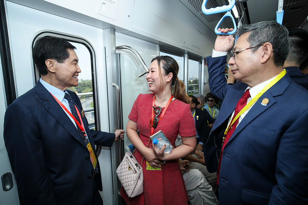 TP.HCM tiến tới Đại hội đại biểu Đảng bộ lần thứ I: Đất lành cho dòng kiều hối tỉ USD- Ảnh 1. TP.HCM tiến tới Đại hội đại biểu Đảng bộ lần thứ I: Đất lành cho dòng kiều hối tỉ USD- Ảnh 1.