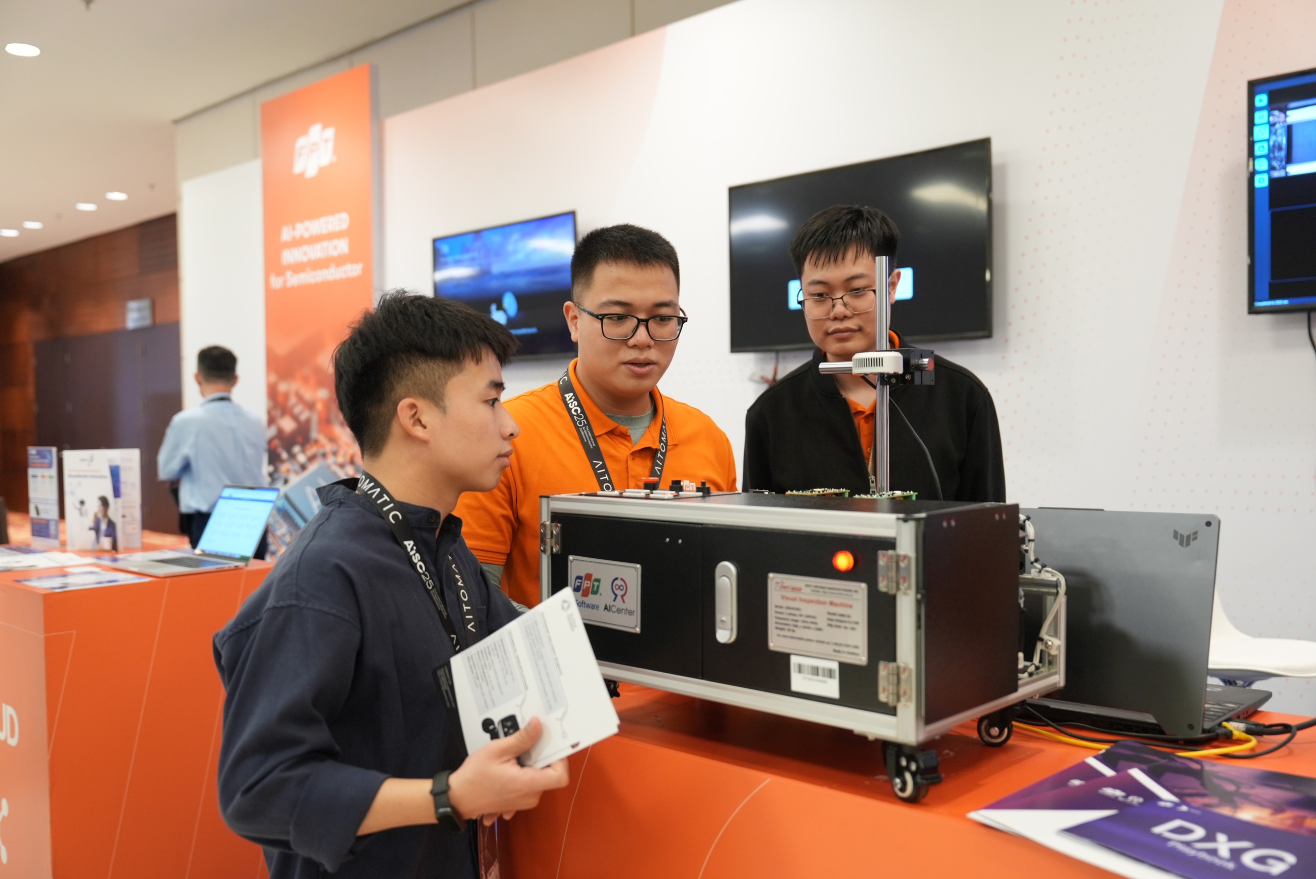 FPT đặt cược vào AI: Đầu tư 11.000 tỉ đồng sản xuất 1 triệu trợ lý ảo, đào tạo 50.000 kỹ sư AI- Ảnh 1. FPT đặt cược vào AI: Đầu tư 11.000 tỉ đồng sản xuất 1 triệu trợ lý ảo, đào tạo 50.000 kỹ sư AI- Ảnh 1.