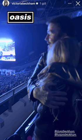 David Beckham ôm con gái Harper thắm thiết khi đi xem concert, nhan sắc đời thường của tiểu thư tài phiệt gây sốt- Ảnh 1.