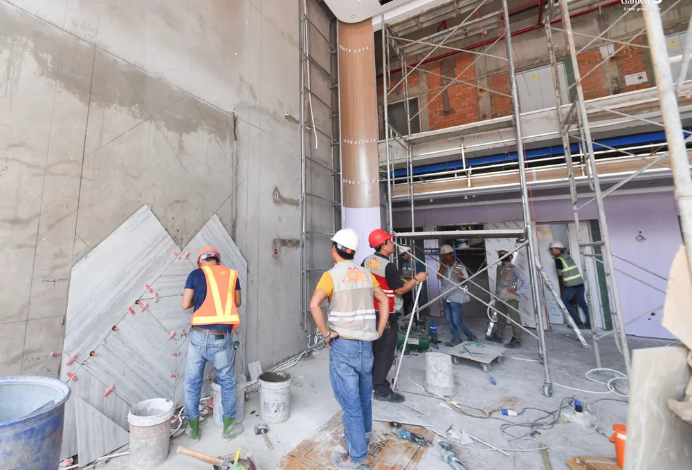 Giá vật liệu xây dựng tăng phi mã là một trong những nguyên nhân khiến giá nhà tăng cao. Ảnh: QH gia-nha-tang-cao-bat-dong-san1.jpg