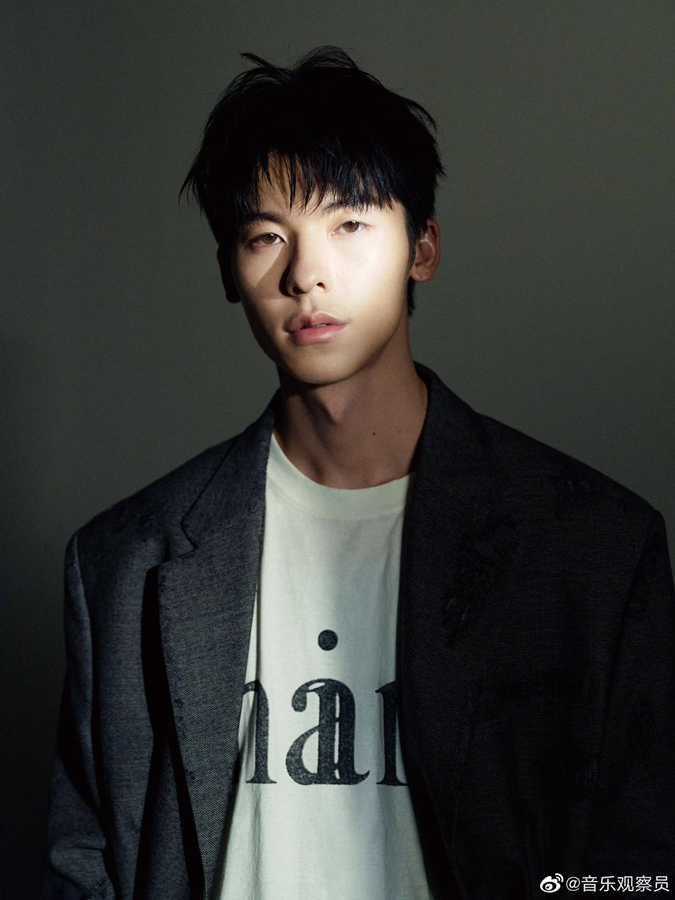 Điểm vàng trên gương mặt "chồng quốc dân" Hứa Quang Hán: Muốn nghèo cũng khó - Ảnh 2. Điểm vàng trên gương mặt "chồng quốc dân" Hứa Quang Hán: Muốn nghèo cũng khó - Ảnh 2.