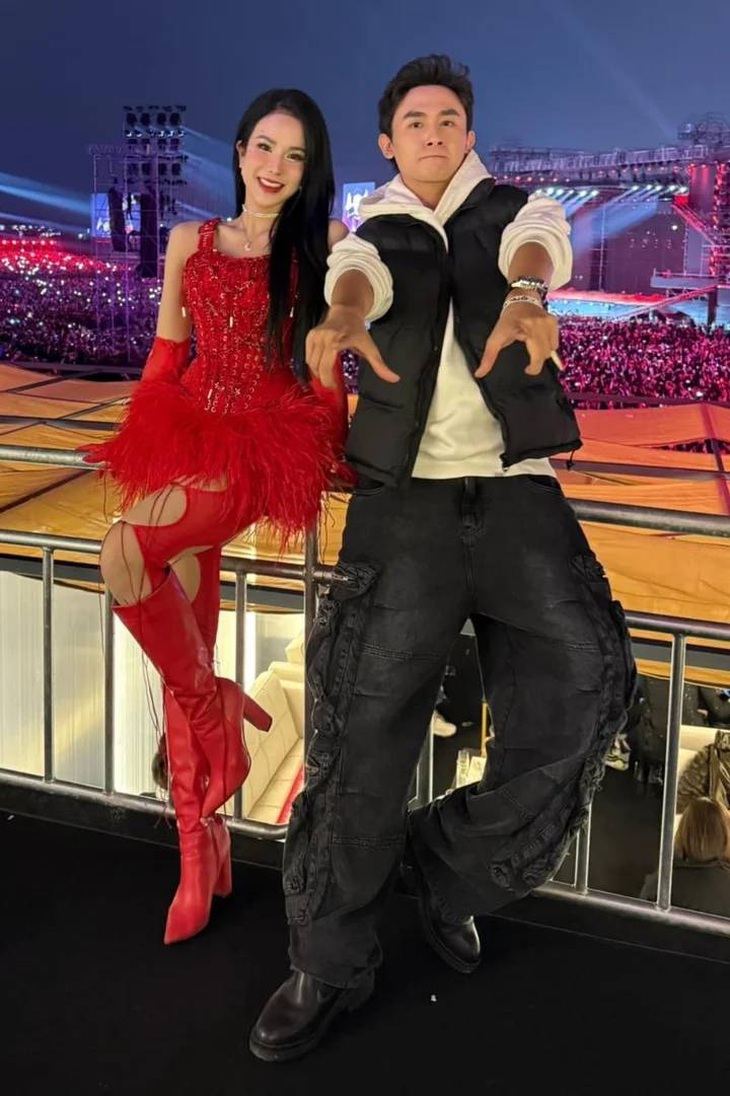 Thêm 1 cặp chị - em Vbiz lệch 11 tuổi đang muốn Thêm 1 cặp chị - em Vbiz lệch 11 tuổi đang muốn