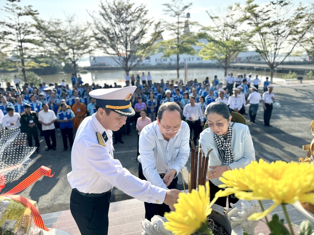 Đoàn đại biểu TP HCM thăm cán bộ, chiến sĩ, nhân dân vùng biển đảo Tây Nam- Ảnh 1. Đoàn đại biểu TP HCM thăm cán bộ, chiến sĩ, nhân dân vùng biển đảo Tây Nam- Ảnh 1.