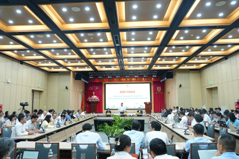 Nhiều doanh nghiệp, chuyên gia, nhà khoa học, hiệp hội nghề nghiệp tham gia Hội thảo. Ảnh: Hoàng Huy bất động sản Bộ tư pháp giải phóng mặt bằng.jpg