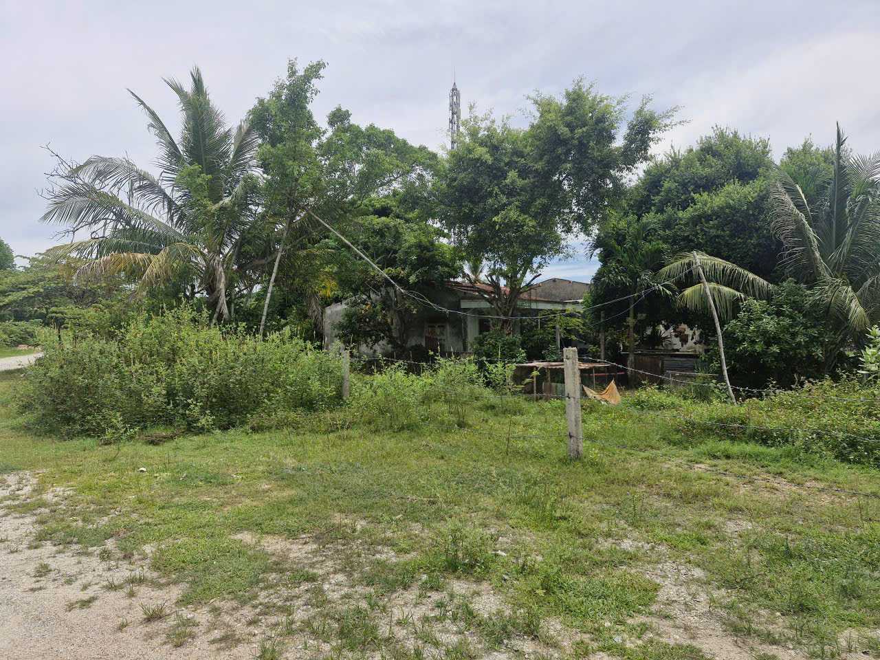 Đối thoại tháo gỡ vướng mắc 8 năm ở xã Vạn Tường 1 Đối thoại với chính quyền xã Vạn Tường: Người dân chịu bàn giao mặt bằng làm đường - Ảnh 1.