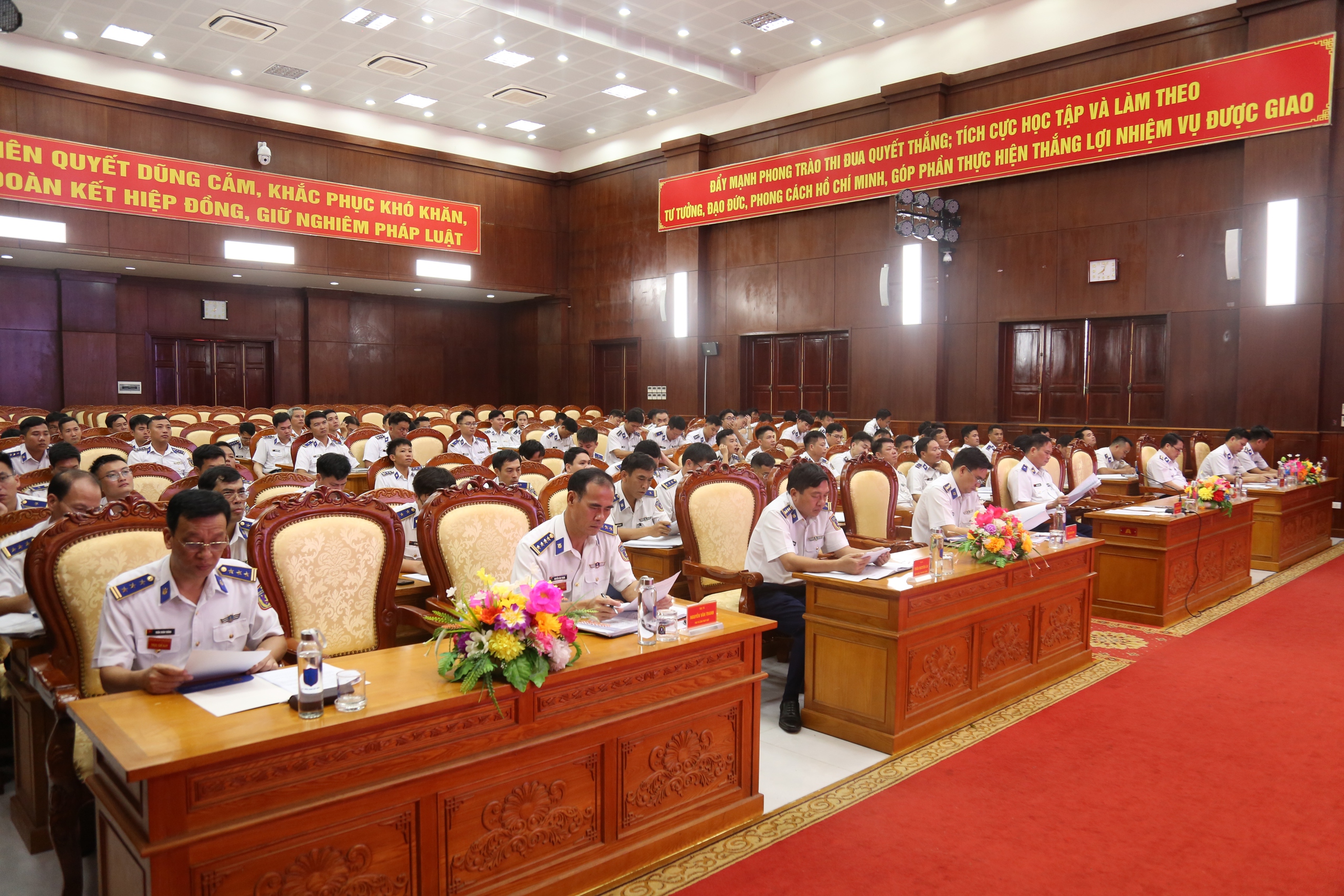 Đưa Luật Cảnh sát biển vào đời sống- Ảnh 1. Đưa Luật Cảnh sát biển vào đời sống- Ảnh 1.