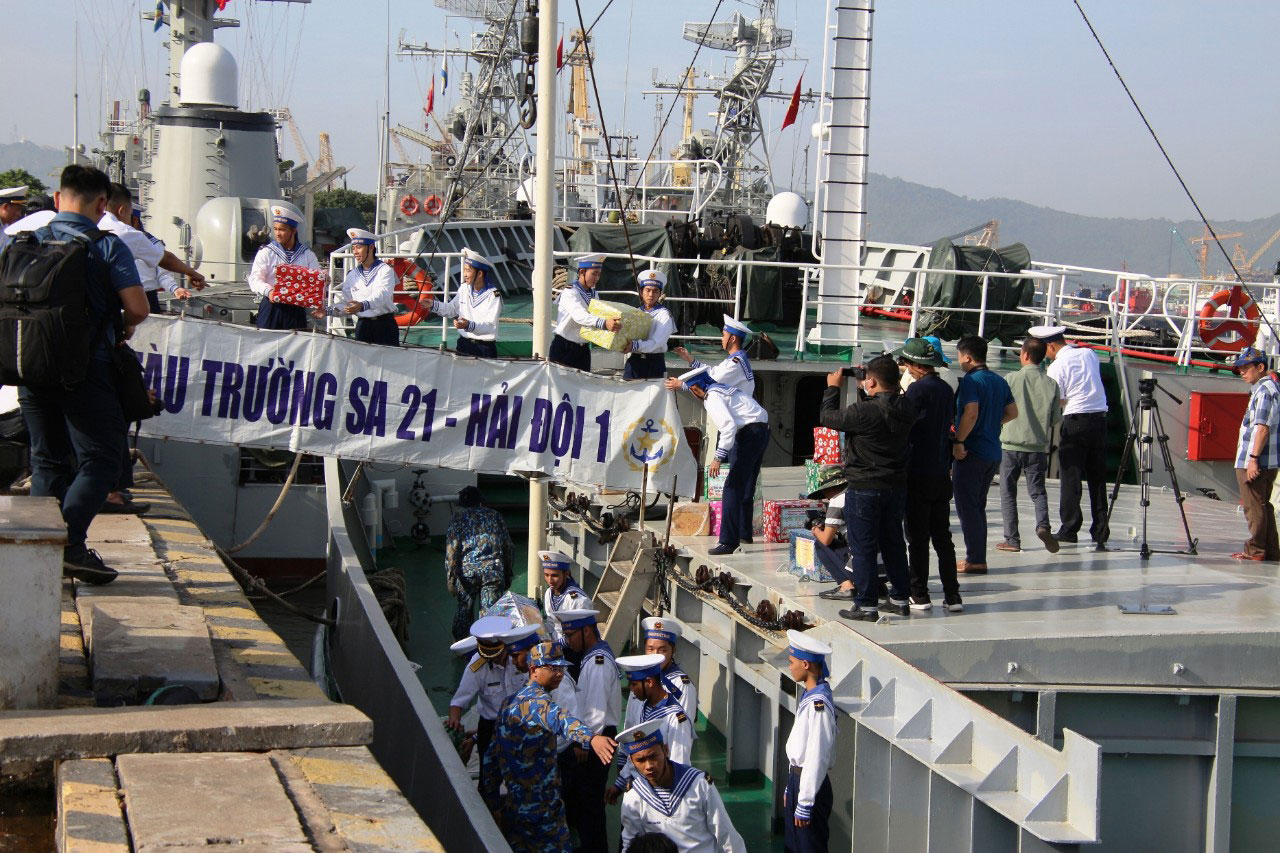 Cuộc thi viết về chủ quyền: Đưa xuân ra những nhà giàn - Ảnh 1. Cuộc thi viết về chủ quyền: Đưa xuân ra những nhà giàn - Ảnh 1.