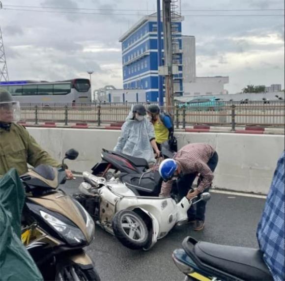 dừng xe, dừng xe mặc áo mưa, vi phạm giao thông