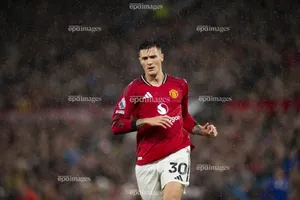 Sesko được khuyên bỏ tập để gây sức ép với MU, hé lộ mức giá bán Rashford