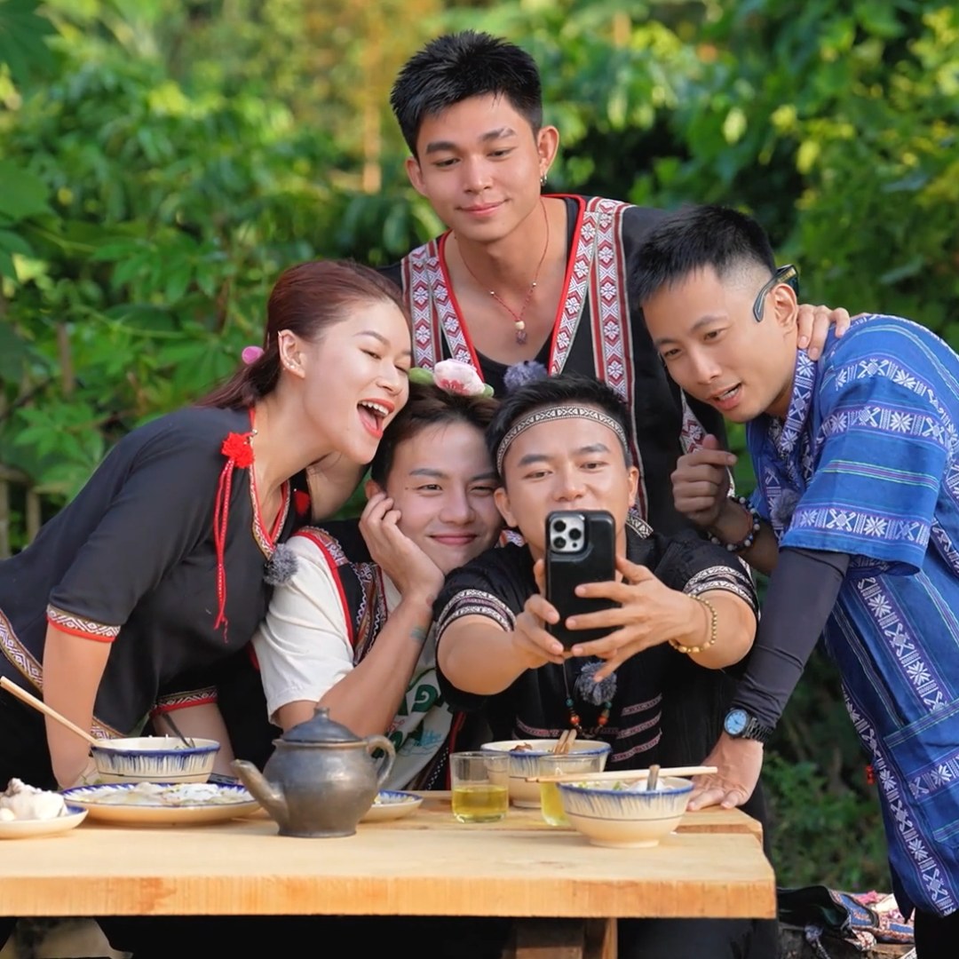 Gia Đình Haha hot vì... không ồn ào!- Ảnh 1. Gia Đình Haha hot vì... không ồn ào!- Ảnh 1.