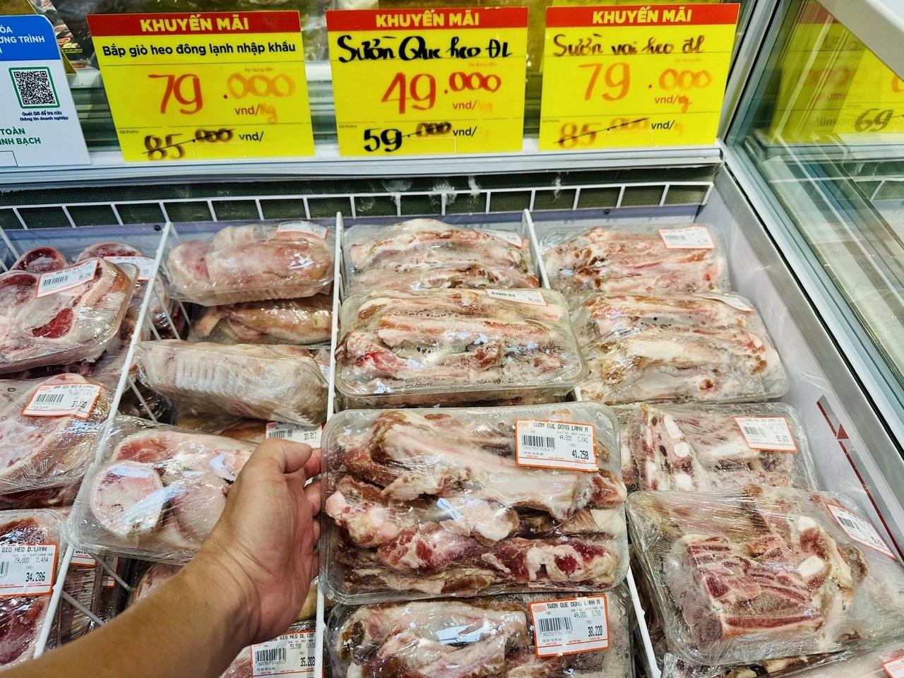 Giá heo hơi hạ nhiệt- Ảnh 1.