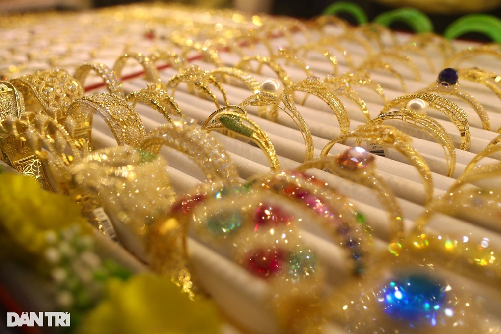 Vàng thế giới giảm sâu, giá trong nước lập tức giảm 2,2 triệu đồng/lượng - 1